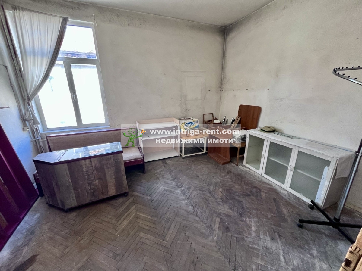 №4003 Голямо помещение за продажба, подходящо за офис или друг вид дейност, център Хасково