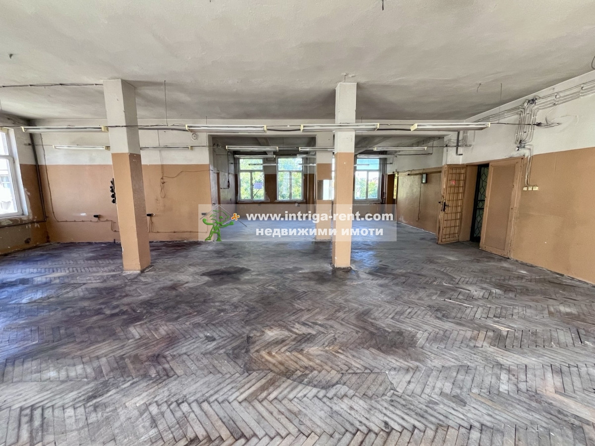 №4003 Голямо помещение за продажба, подходящо за офис или друг вид дейност, център Хасково