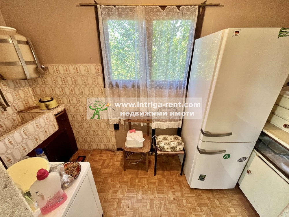 №4084 Двуетажна, слънчева вила с двор за продажба в квартал Кенана, Хасково!