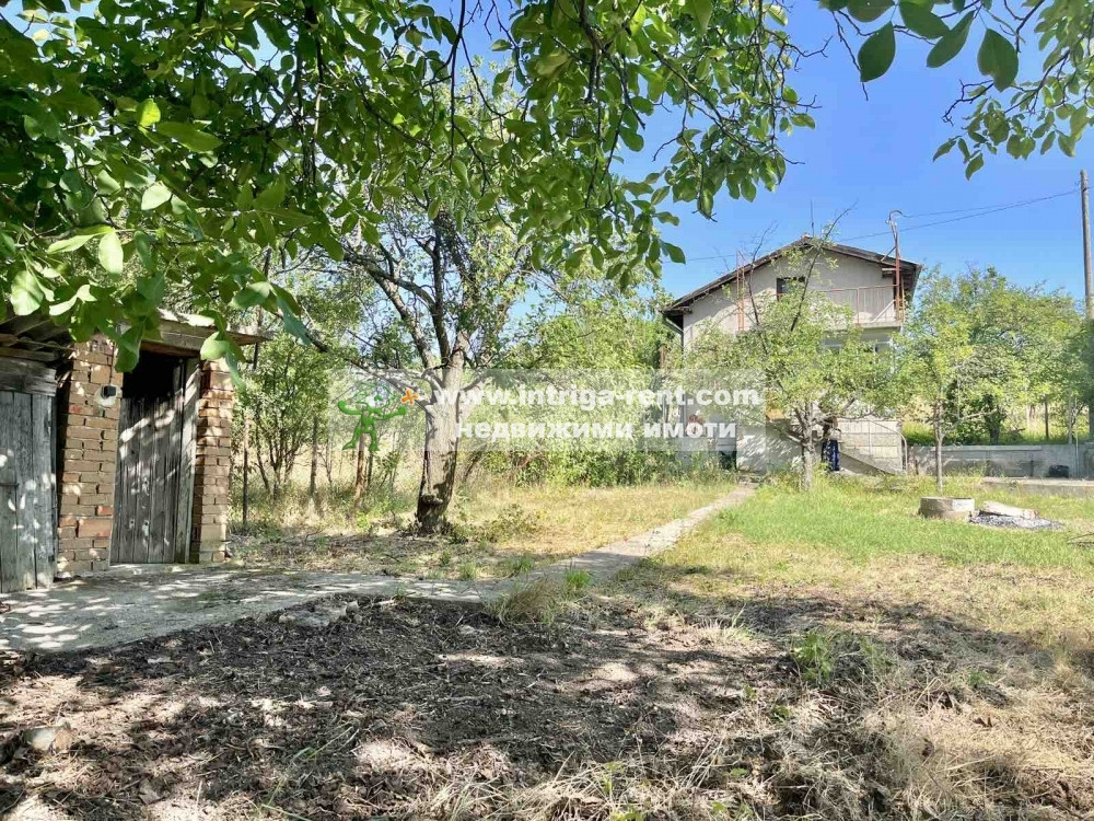 №4084 Двуетажна, слънчева вила с двор за продажба в квартал Кенана, Хасково!