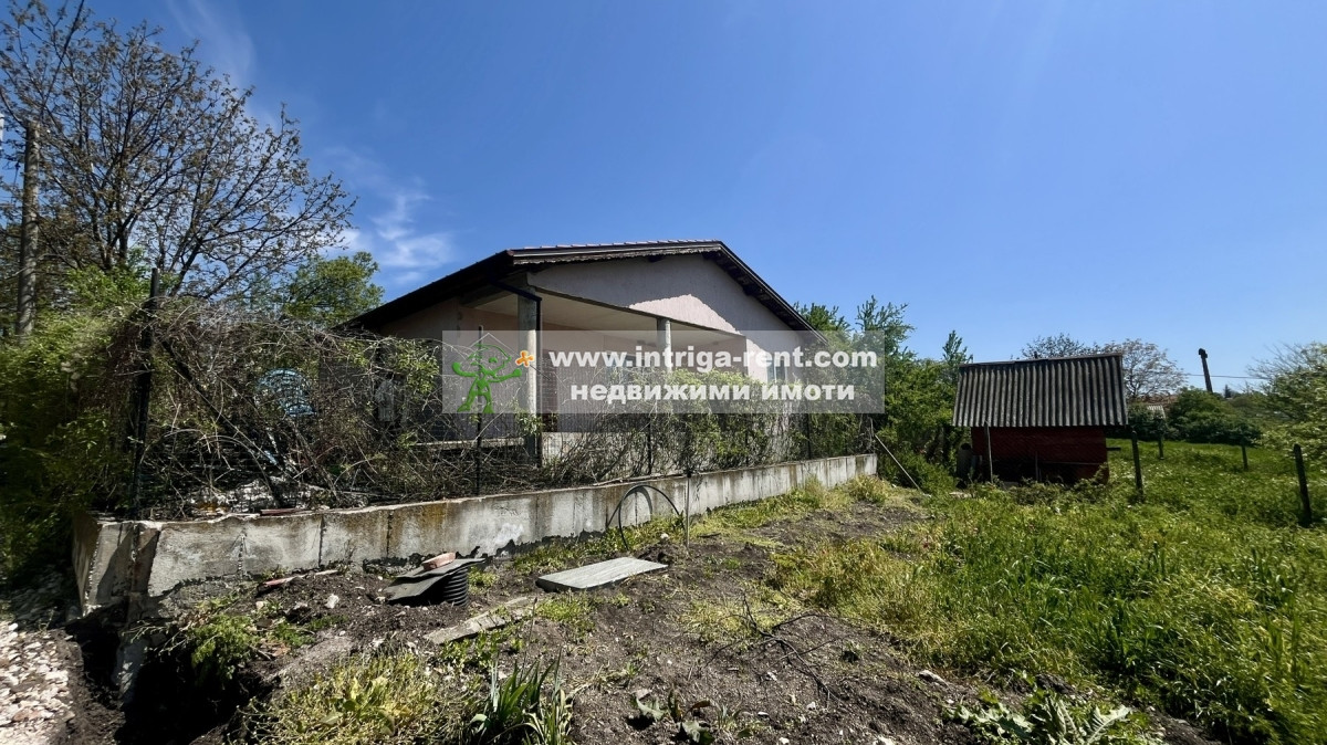 №4087 Едноетажна къща с двор за продажба в квартал Кенана-Кекличево стопанство!