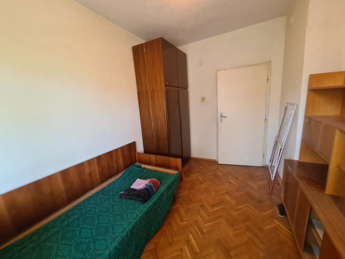 Просторен тристаен апартамент в кв.Овчарски,гр.Хасково