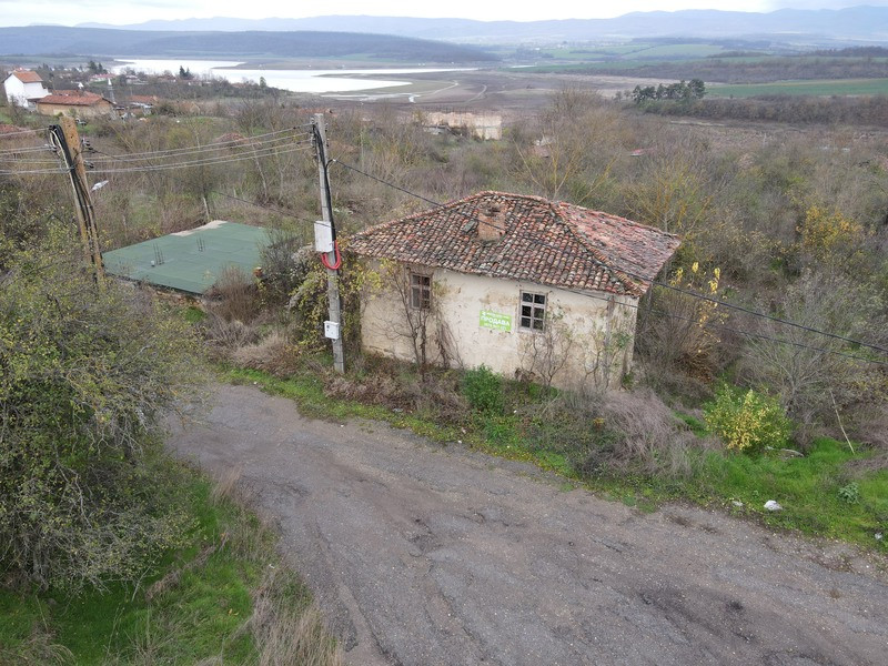 Продавам къща в с. Ловец