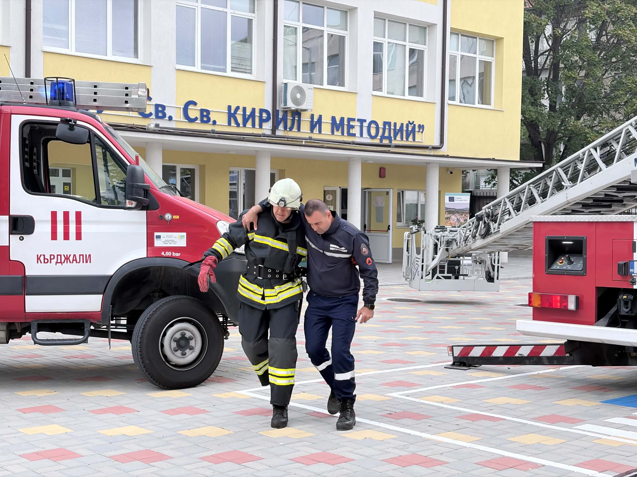 Демонстрация за рекции на единната спасителна система при бедствие в училище